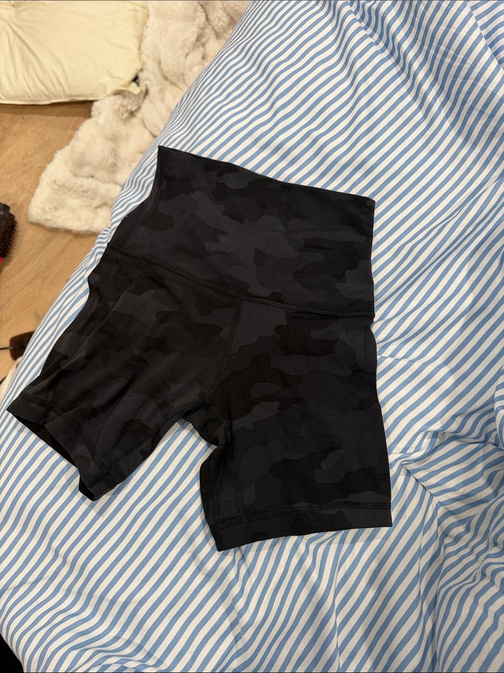 Lululemon High-Waist Black Camo Women’s Biker Shorts 6 inch